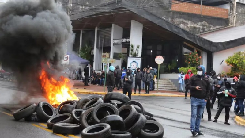 Protestas en Misiones: no hubo acuerdo salarial y se sumaron docentes y médicos al reclamo