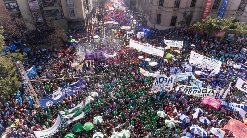 ¿Se viene otra marcha? La CGT y las CTA evalúan un paro para el día en que se debata la Ley Bases en el Senado