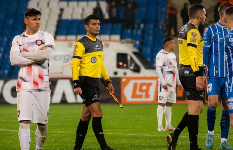 Godoy Cruz vs. San Lorenzo interrumpido por incidentes en la tribuna