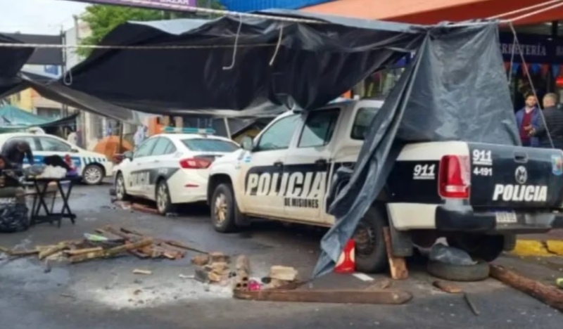 Violenta protesta policial en Misiones: disparos frente a la Casa de Gobierno