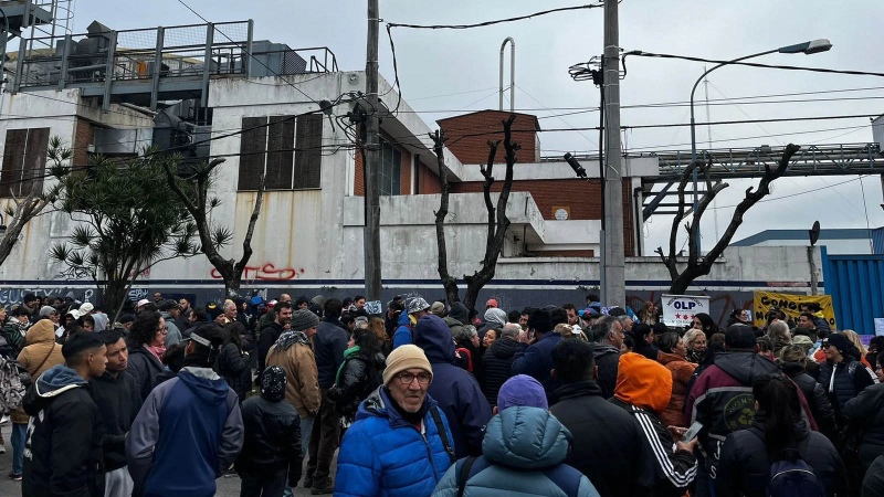 Comedores protestan frente a galpones de Capital Humano: exigen la entrega de alimentos almacenados