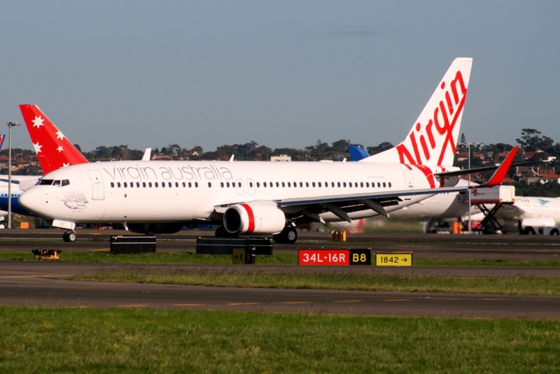 Pánico en pleno vuelo: un pasajero se desnuda y ataca a una azafata