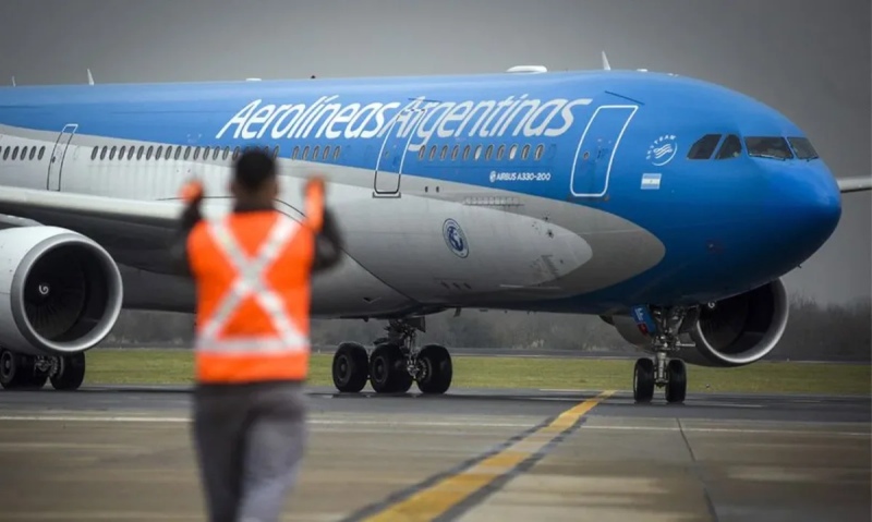 Aerolíneas Argentinas podría volar menos: evalúan eliminar rutas no rentables