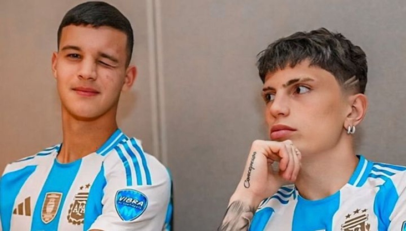 Scaloni reserva a Messi y apuesta por Garnacho y Carboni para el choque contra Perú