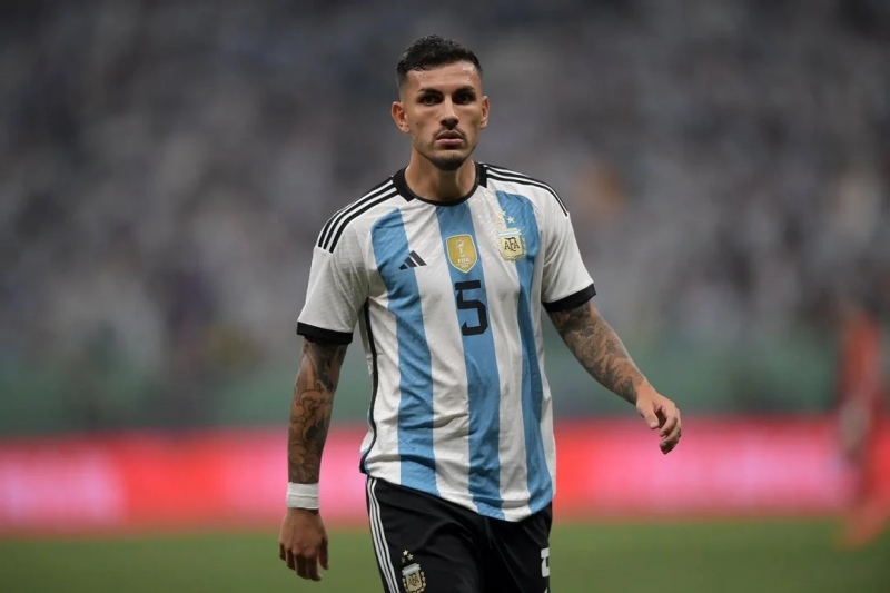 Scaloni confirma a Paredes entre los titulares para el debut en la Copa América