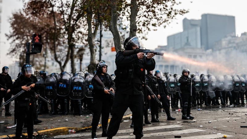 El Gobierno felicitó a las Fuerzas de Seguridad: ”excelente accionar reprimiendo a los grupos terroristas”