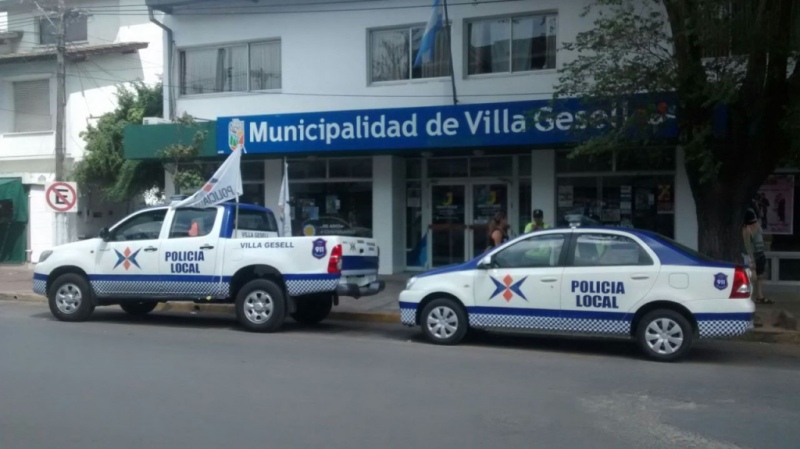 Robo en Villa Gesell: lo persiguió la Policía y se tiró al mar para escapar