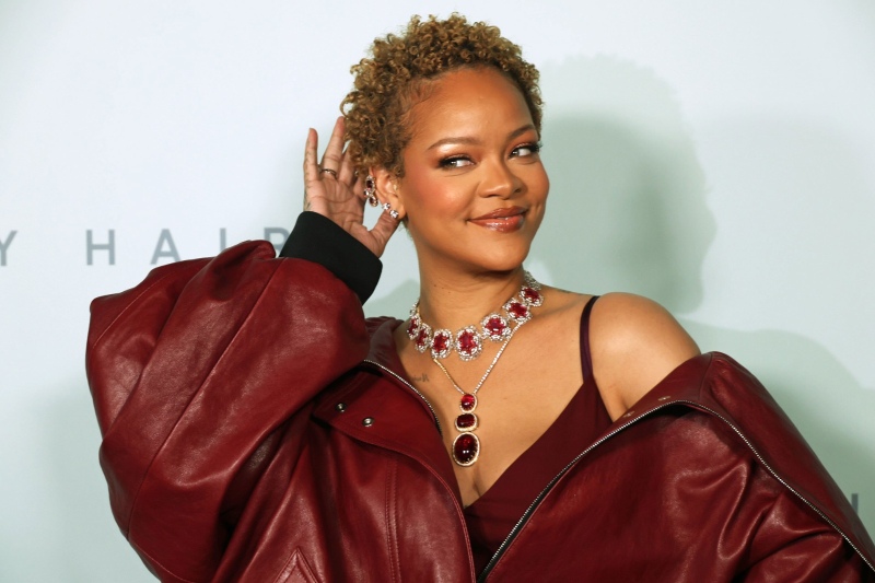 Rihanna lanza Fenty Hair y promete nuevo álbum musical