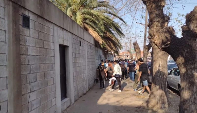 Suspenden partido por incidente con bomba de estruendo en San Telmo