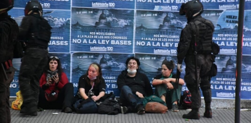 Familiares piden la liberación de Sasha Lyardet, detenida en el Congreso