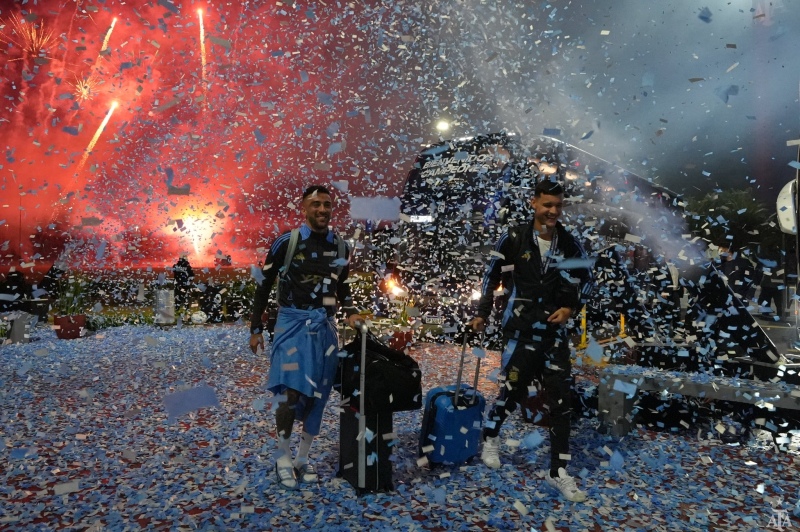 ¡Festejo a full! La Selección se encontró con los hinchas en Ezeiza