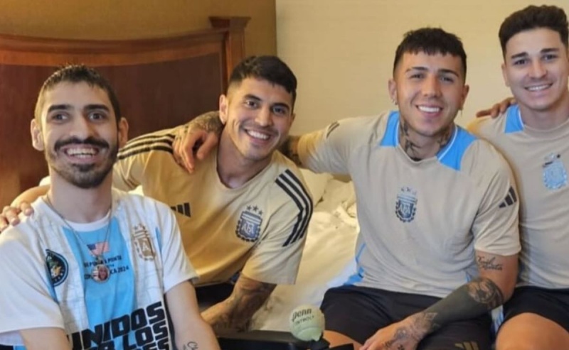 Video: el emotivo encuentro de Juancito con sus ídolos de River Plate