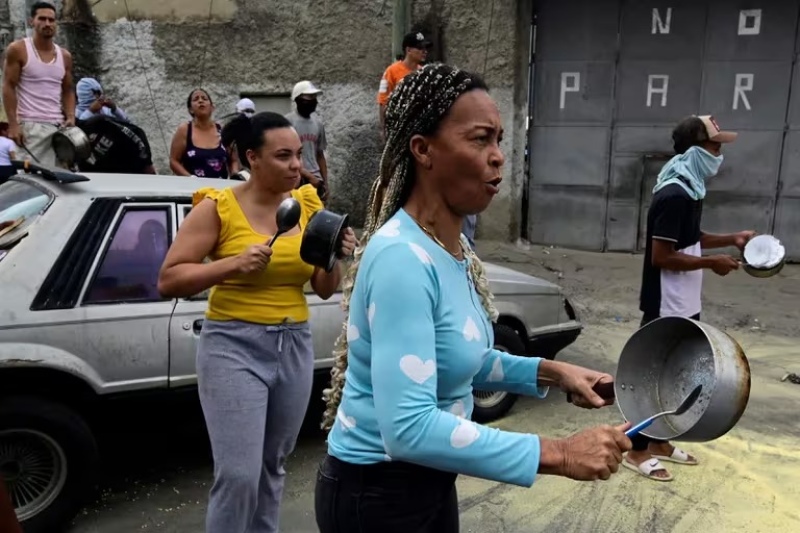 Elecciones en Venezuela: hay cacerolazos y los ciudadanos denuncian fraude electoral