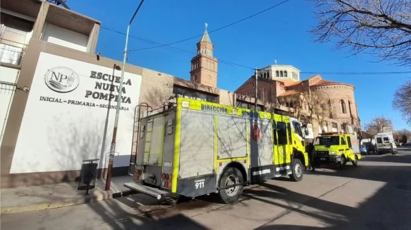 ¡Increíble! Se metió en un pozo de 18 metros por su celular y tuvo que ser rescatado