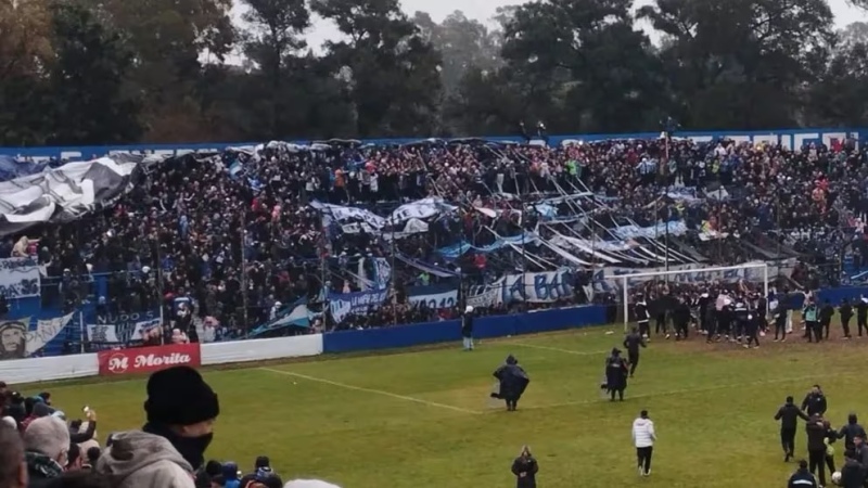 Tragedia en Almagro: murió una mujer en medio de un tiroteo de barras bravas