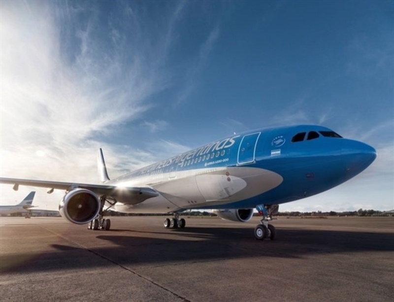 Demoras y cancelaciones en Aerolíneas Argentinas por reclamo de pilotos