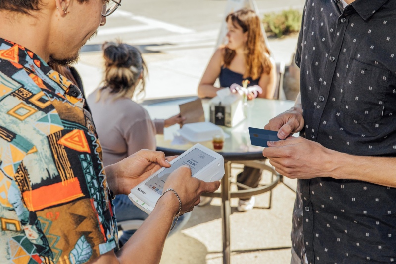 Ahora podes pagar propinas con tu tarjeta o billetera digital en restaurantes y hoteles