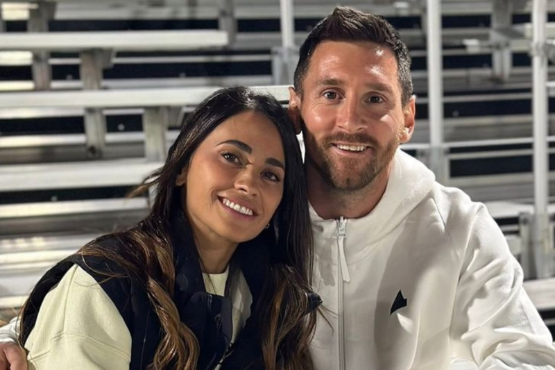 Lionel Messi sorprendió con su look veraniego en una foto de Antonela Roccuzzo