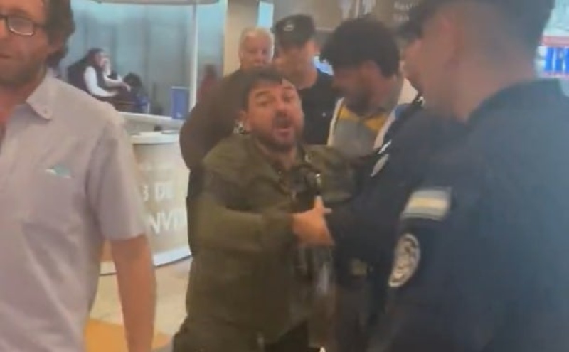 Juan Grabois, increpado en Ezeiza tras su encuentro con el Papa Francisco