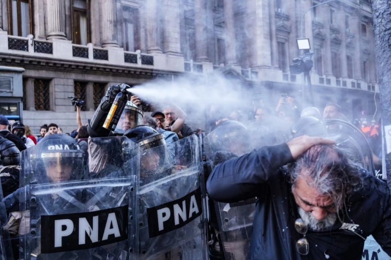 Protestas en el Congreso: el Gobierno ironiza sobre ”jubilados jóvenes”