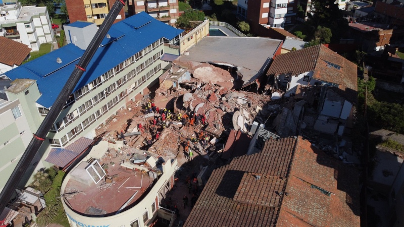 Impactantes registros del derrumbe en Villa Gesell desde cámaras de seguridad