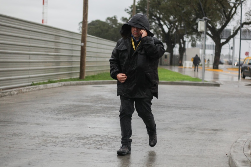 Baja la temperatura, pero llegan tormentas al país