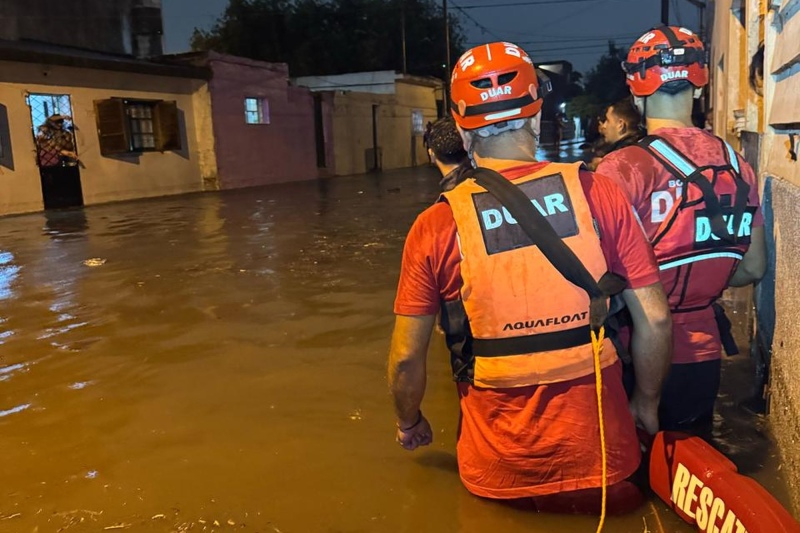 Torrenciales lluvias en Córdoba: familias evacuadas y alerta meteorológica