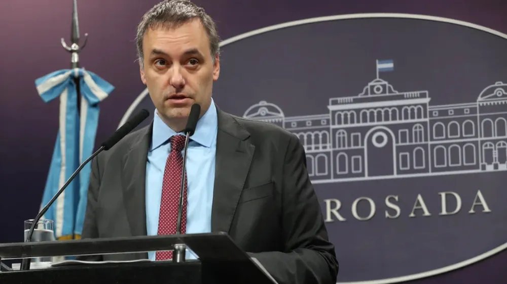 Manuel Adorni renunció a su puesto de Jefe de Gabinete
