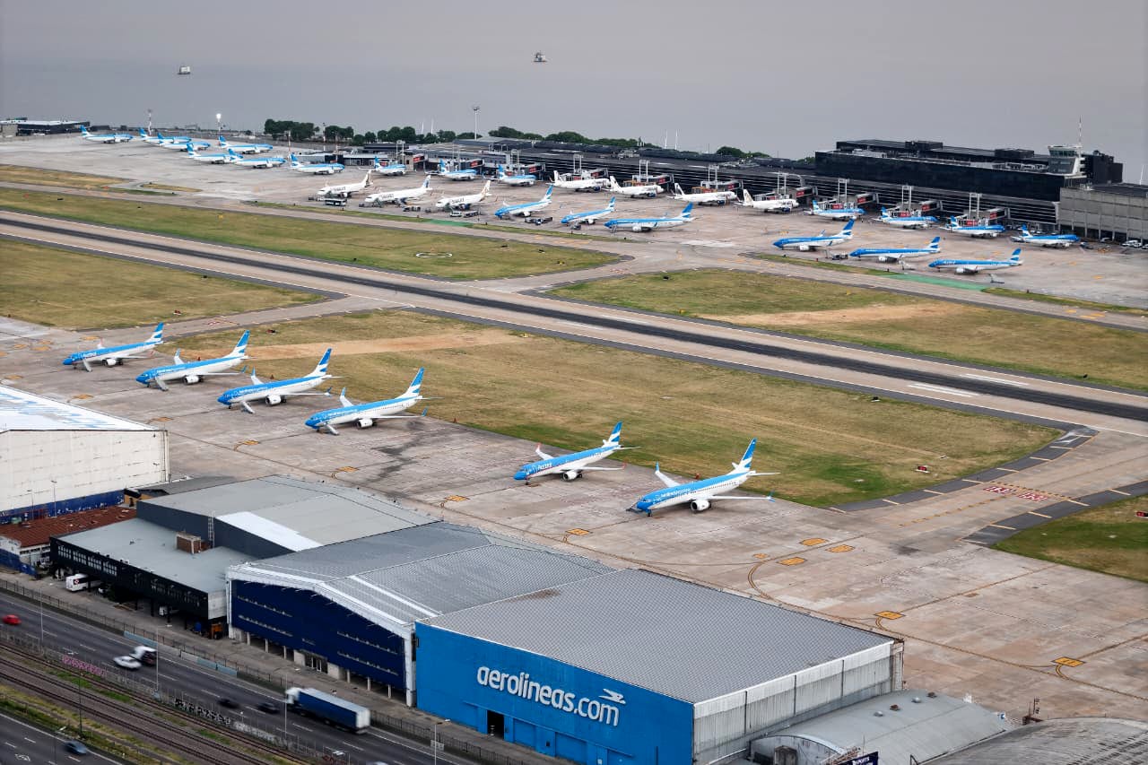 Comienza el paro de controladores aéreos en todos los aeropuertos del país