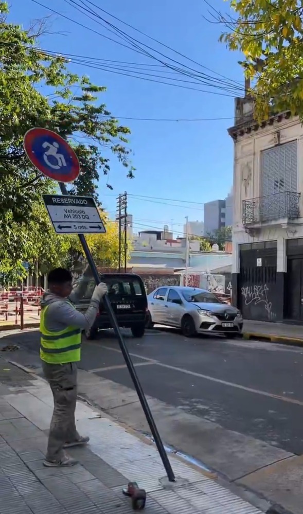 El Gobierno de la Ciudad eliminó 272 reservas de estacionamiento irregulares