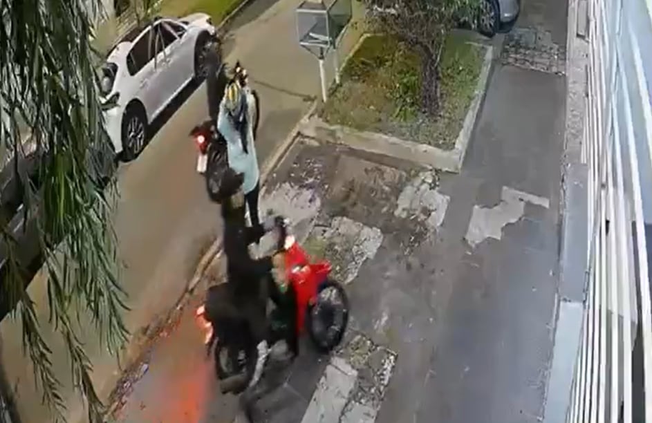 Una motochorra electrocutó a un ladrón que le quiso llevar la moto