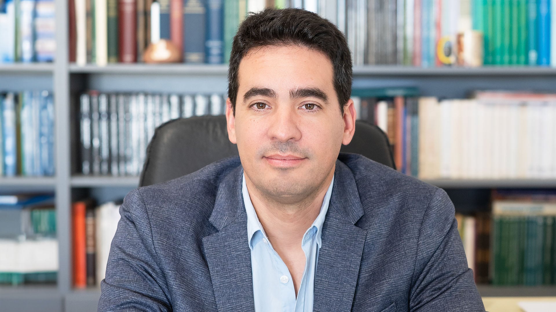 Adorni anuncia a Adrián Ravier como nuevo portavoz presidencial