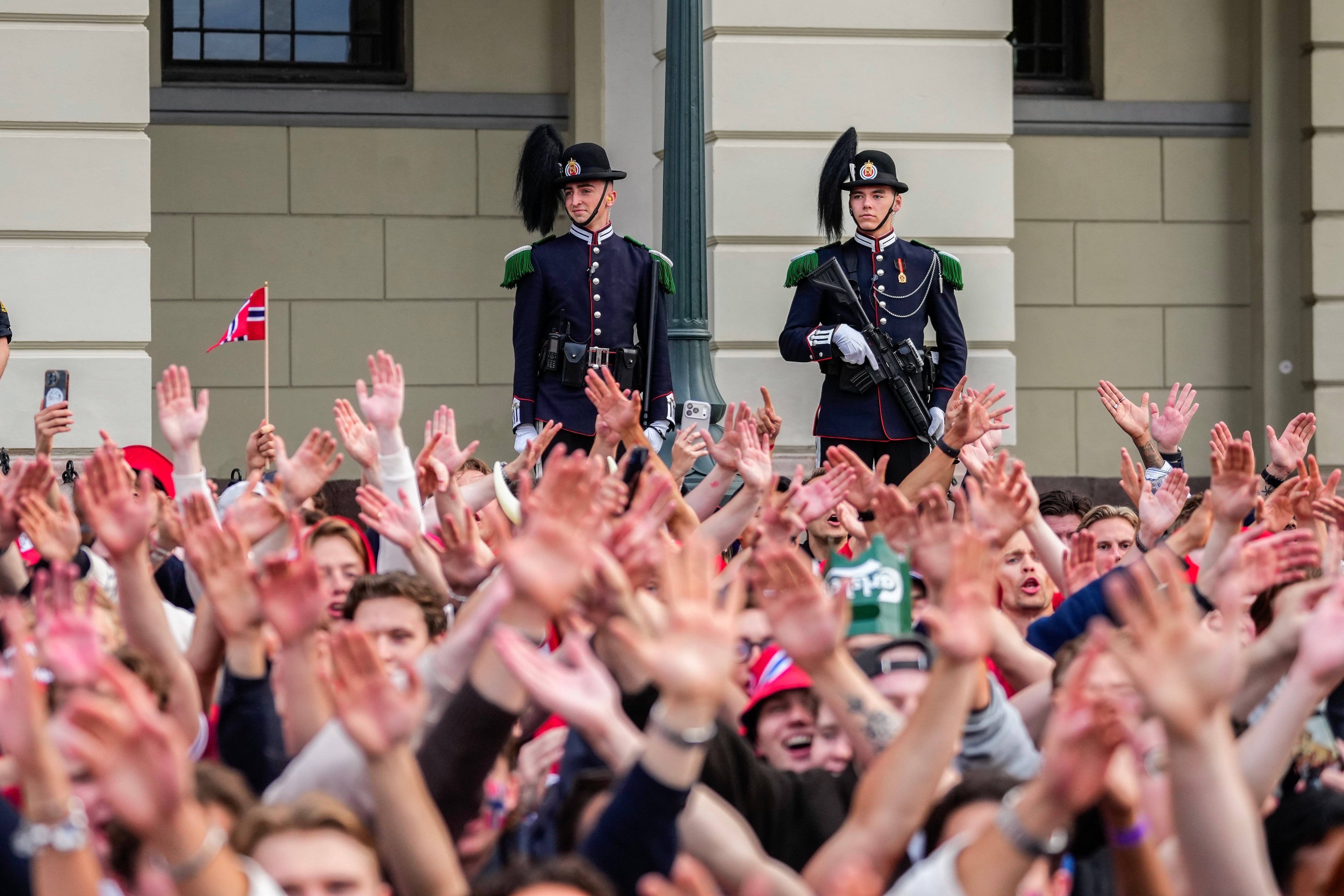 Así fue el inusual festejo de los noruegos en Oslo